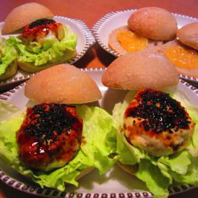 緑茶酵母の丸ﾊﾟﾝで照焼きつくねｻﾝﾄﾞ♪