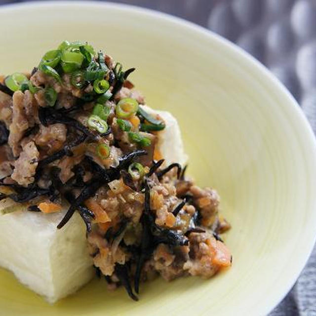 お豆腐の肉味噌あん（ひじき入り）×玄米ごはんでランチ