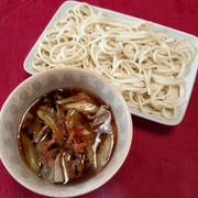 肉汁つけうどんで昼ごはん