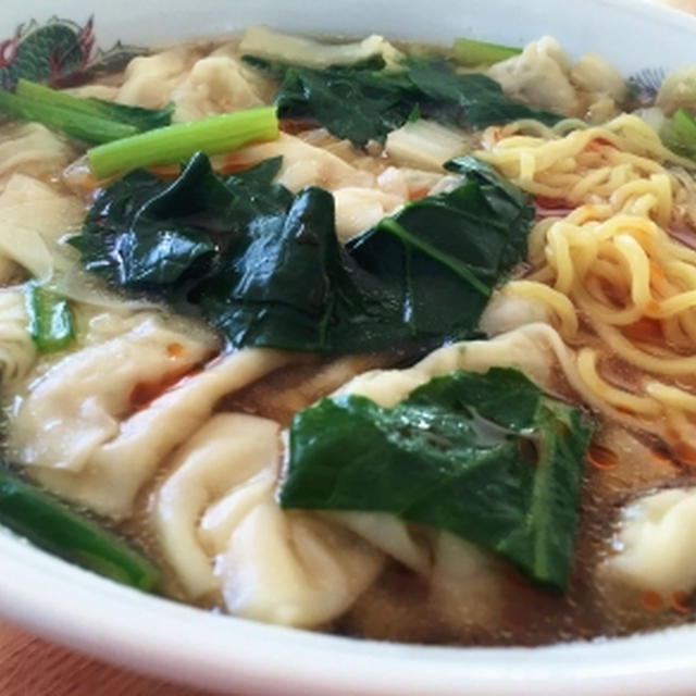 昨日のお昼の夫のワンタン麺＆豚肉・水菜のサラダ♪