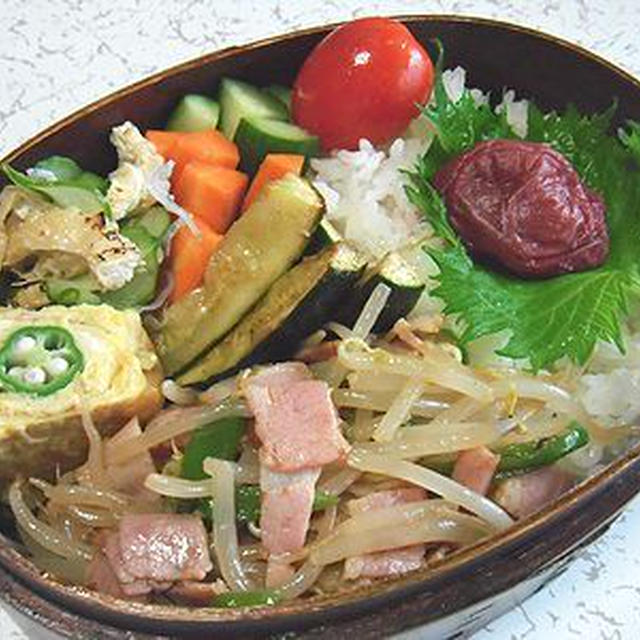 ベーコンともやし炒め弁当。リメイクカレー。シュッとしたあんこ