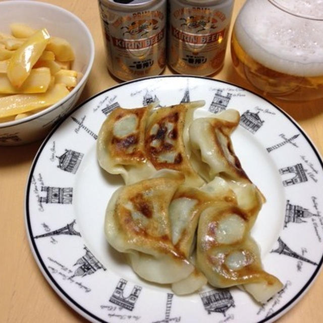 餃子といちごで晩ごはん