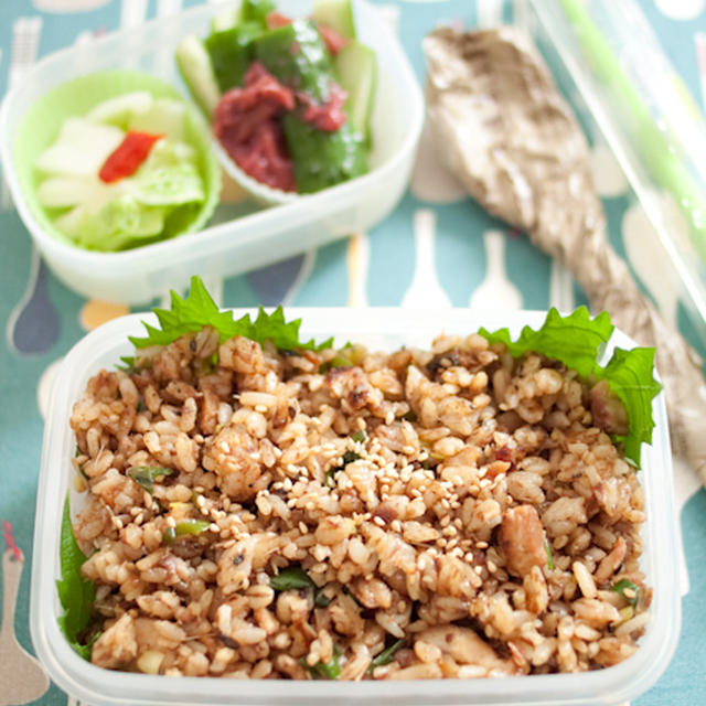 軽めのお弁当『秋刀魚の煮たののチャーハン』