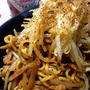 タバスコでぴりっと！もやしとごぼうの焼きそば♪