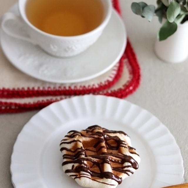 ホワイトティとチョコがけワッフル