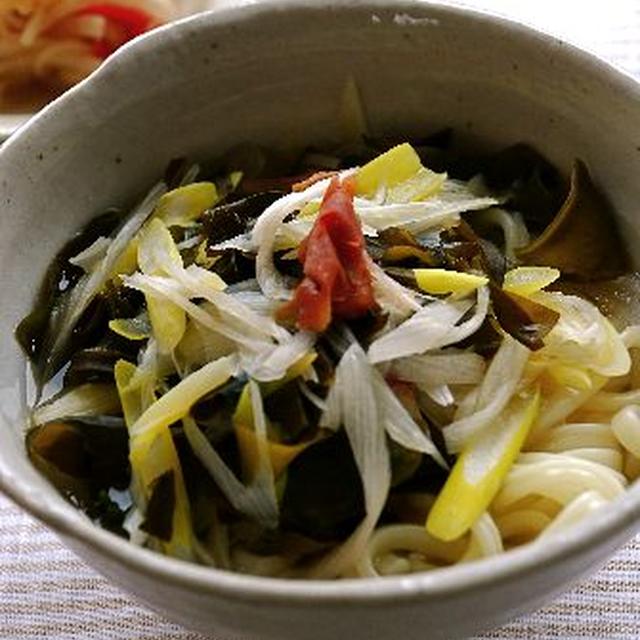 お茶漬けみたいな梅わかうどん