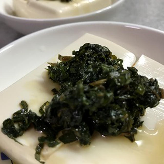 冷奴の大葉ごま油醤油漬けをのせて＆庭の大葉♪