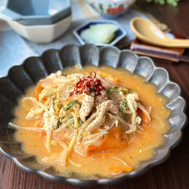 寒い日に絶対食べたい☆ダシダで作るほんのりピリ辛ユッケジャンラーメン