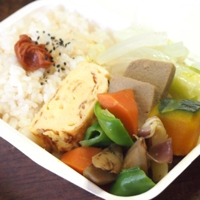 お弁当：白味噌卵焼き　野菜の煮物　夏バージョン