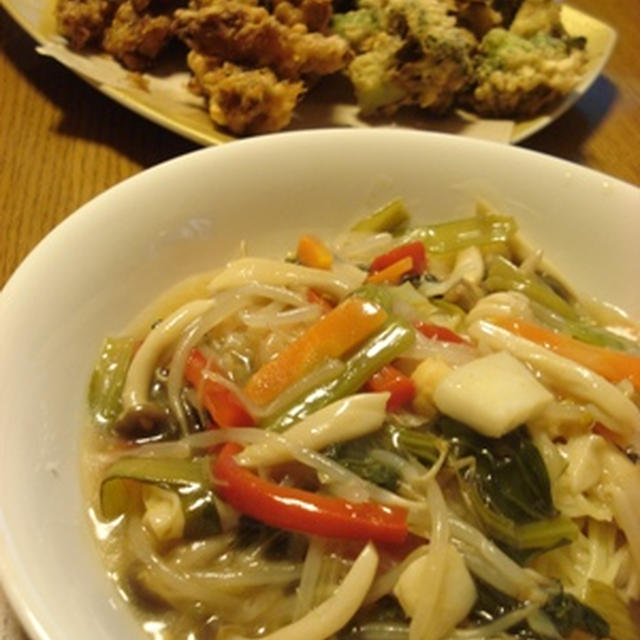 酢ラーあんかけ焼きそばとブロッコリー・手羽中のフリッター