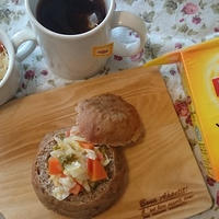 ★ひらめき朝食★クリーム煮込み入りパンとリプトンで朝食を♪