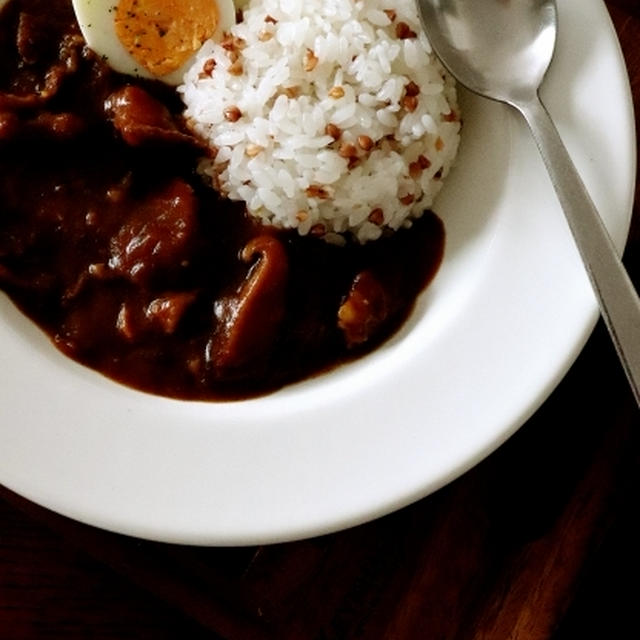 本挽きカレー・・そばの実入りのごはんと♪
