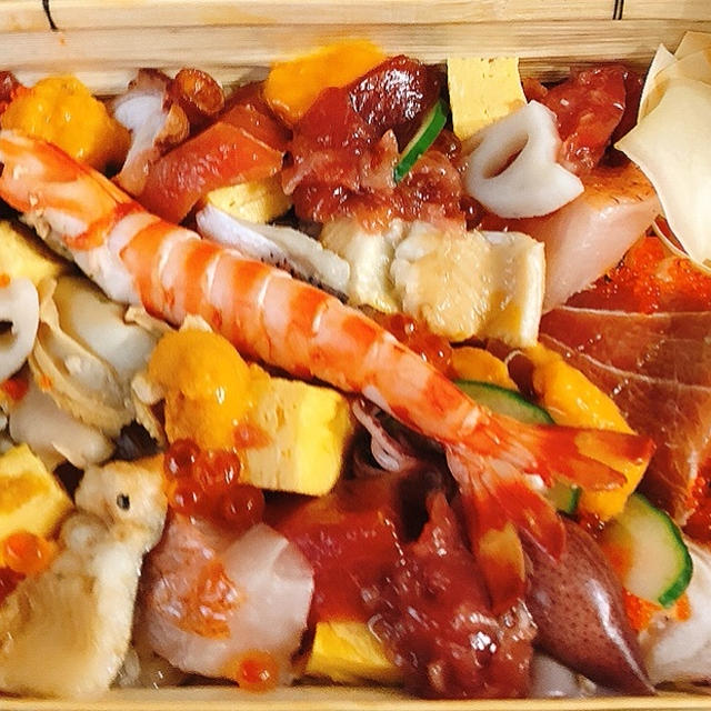 コロナに負けない！飲食店 「後楽寿司 やす秀」豪華バラちらし、でっか巻(鉄火)