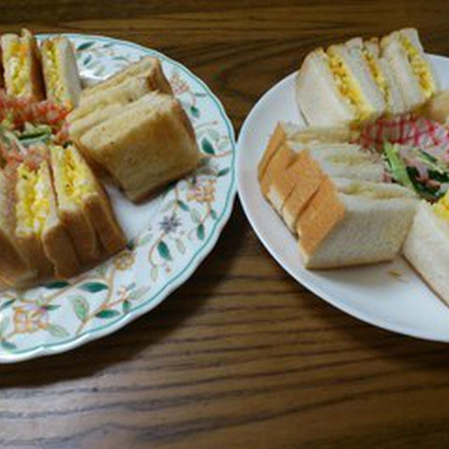 昨日の昼ごはんと夜ごはん。サンドイッチとドリア。