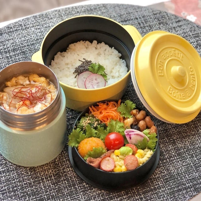 《スープジャー弁当》スープ親子丼弁当～マカロニサラダ・人参の明太ふりかけ炒め・ほうれん草胡麻和えなど。