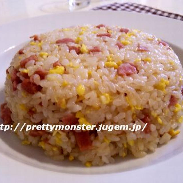 ブランチやお昼に、食欲アップ！『スパムと卵のチーズ風味チャーハン☆』