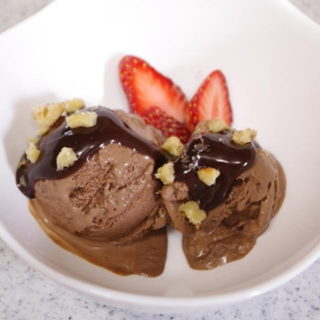 シナモンでチョコレートのアイスクリーム