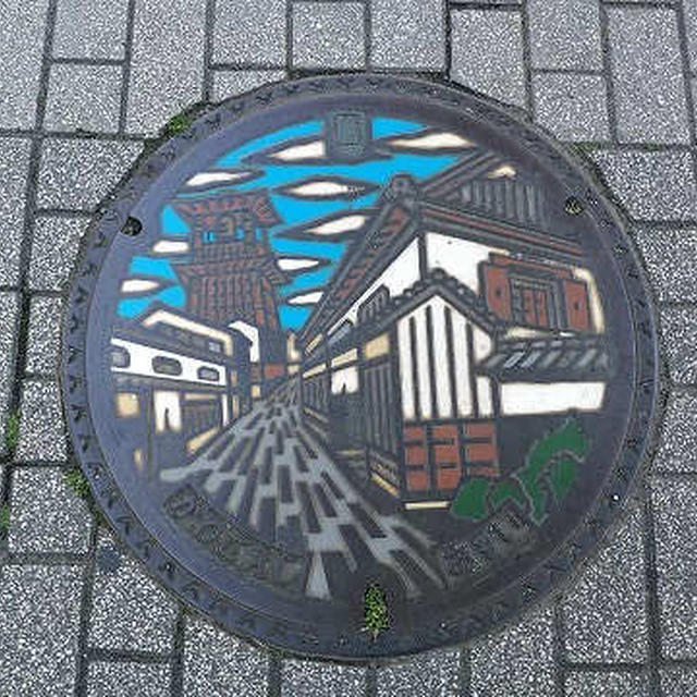 埼玉県川越市にはピカピカの新しいマンホールが設置されていました！