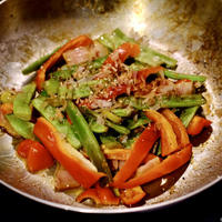 【レシピ】高知の恵み野菜！赤ピーマンとすじなし豆のダシダ醤油バター炒め