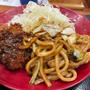 かつや秋葉原店で食べた、ホルモン焼うどんとチキンカツの合い盛り定食