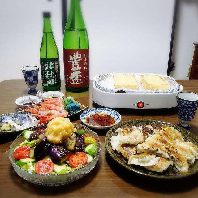 【家飲み】 豊盃 純米吟醸 華想い / 北秋田 特別純米 生もと * 餃子無人販売店 名古屋餃子製作所