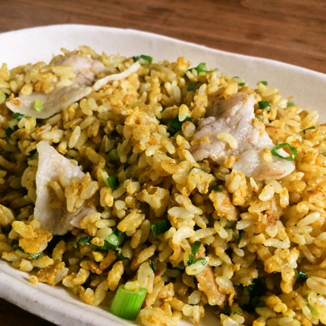 炒飯にインディアンカレーでスパイシー美味い「カレーチャーハン」