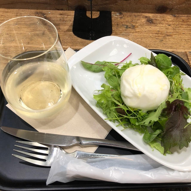 カルディでイタリア直輸入モッツアレラチーズとワインが楽しめる　阪急西宮ガーデンズCAFE＆BAR