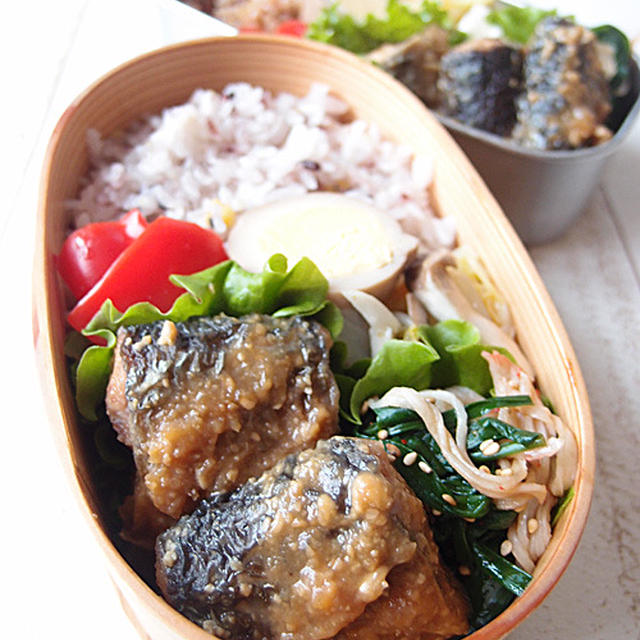 さんまの揚げ味噌煮で男子学生弁当