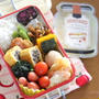 楽ちん弁当／作っている様子＋使った市販品おかず