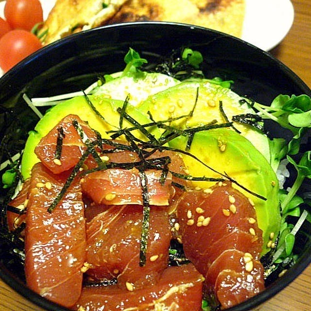 マグロアボガド丼