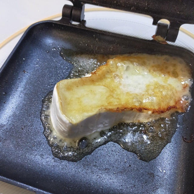 朝からチーズを食べまくる(；´∀｀)
