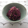 紫キャベツと松の実のサラダ