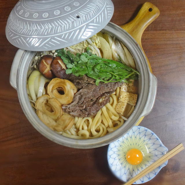 肉のうま味染みしみ！甘辛仕立ての牛鍋うどん