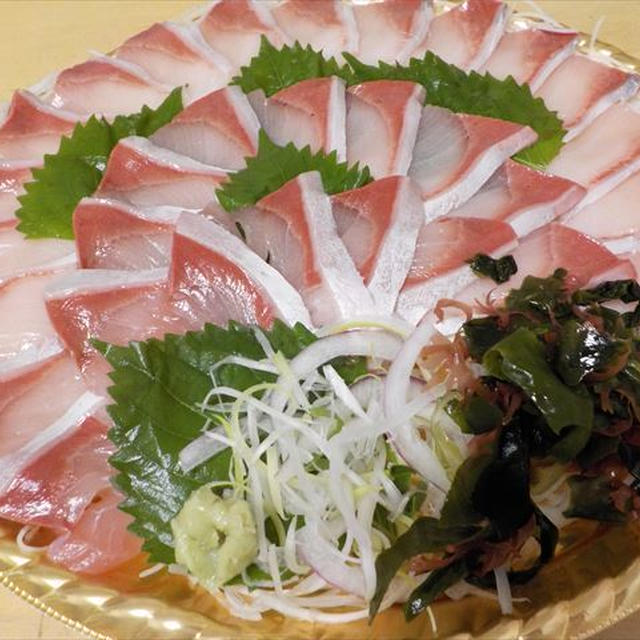 ブリのお刺身とあんず酒漬けトッピングサラダ
