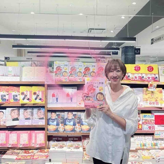 書店をまわらせて頂きました（サイン本全国配送可店舗あり）、始めてのモールでお買い物