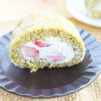 母の日に♪旬のいちごの抹茶米粉ロールケーキ