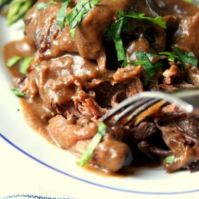 Pot Roast with Porcini Rosemary Gravy牛肉煮込みとマッシュルームローズマリーソース