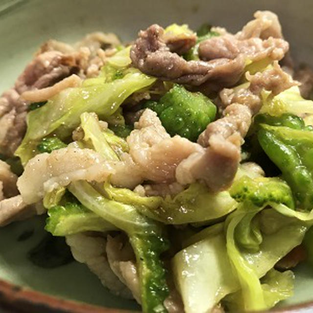 庭のゴーヤと豚肉を炒めて＆ゴーヤのおかか和え♪