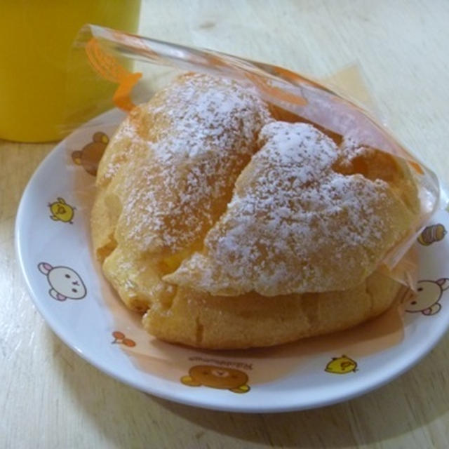 ケーキ屋さんで買ったシュークリーム