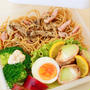 １１月６日　木曜日　ロースハムときのこの全粒粉スパゲティーニ＆ハヤトウリとはんぺんの肉巻き