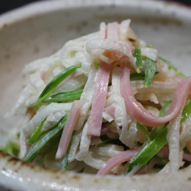 365日弁当レシピNo.42「桜島大根と絹さやのサラダ」