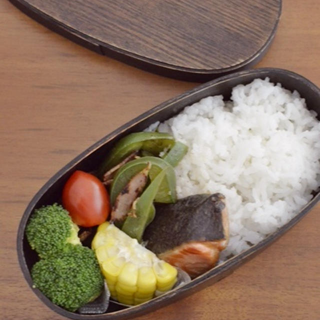 【サーモンの照り焼き弁当、とシンガポールのエスカレーター】