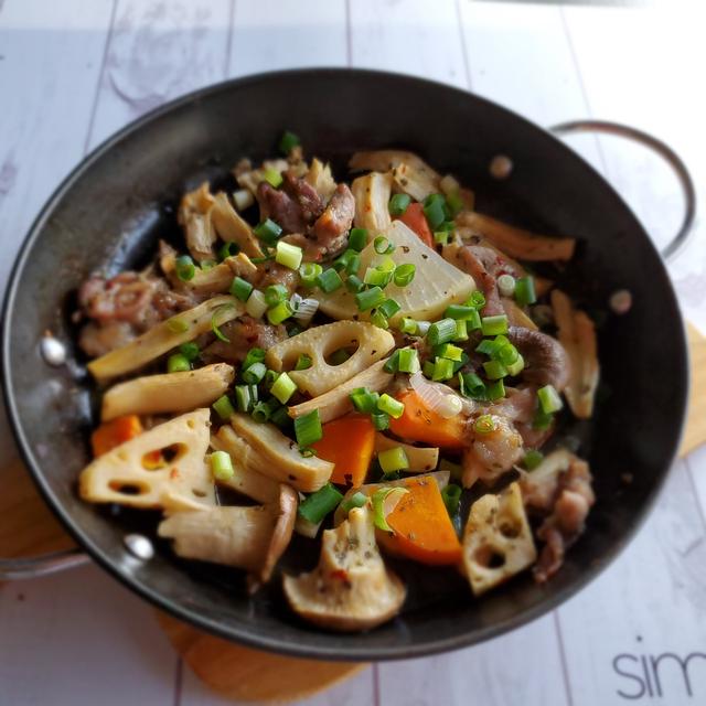 根菜類と豚肉のハーブソテー