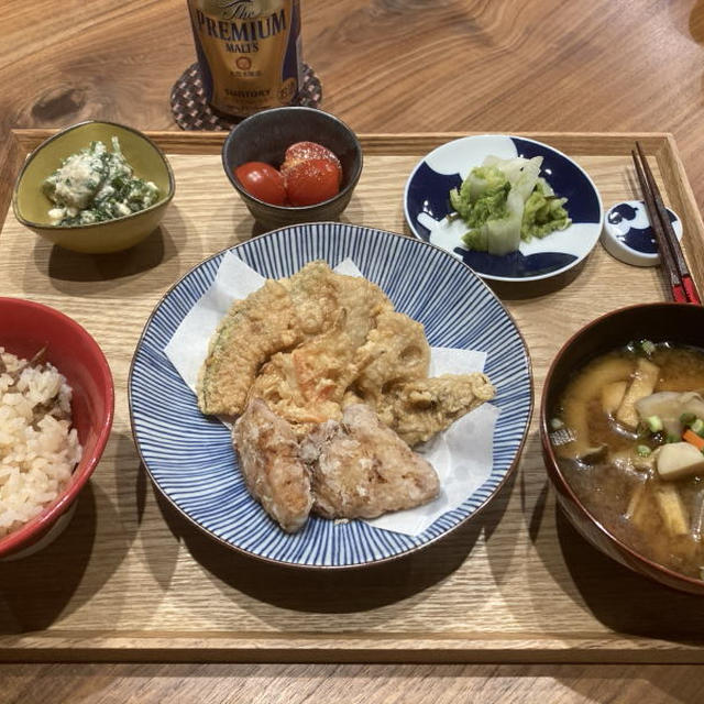 【献立】野菜の天ぷら、シイラの唐揚げ、春菊の胡麻白和え、ミニトマトのマリネサラダ、白菜の漬物、舞茸ごはん、根菜具沢山お味噌汁、ビール