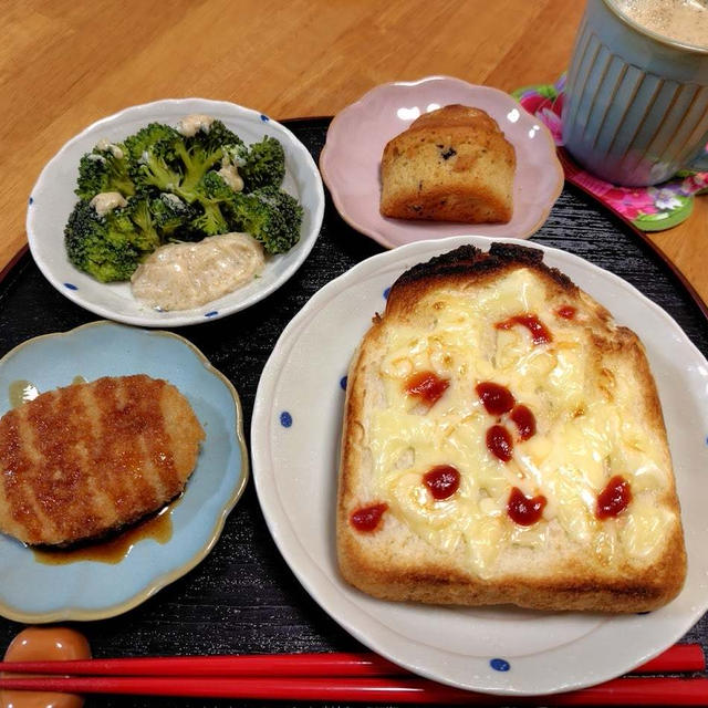 チーズトーストとコロッケ