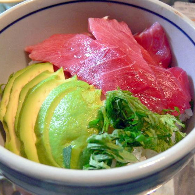 最強コンビ！鮪アボカド丼