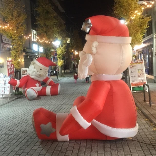 尾山台商店街に現れたサンタさん