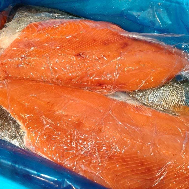 ありがたすぎる！！5キロの北海道の生秋鮭が届きましたぁ～～＼(^o^)／