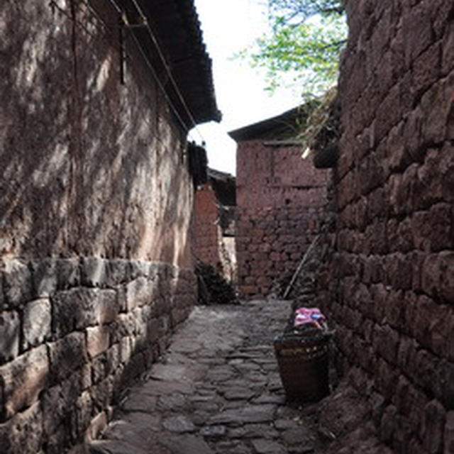 キャラバンの歩いた石畳の茶馬古道へ。・・・茶馬古道の旅①2015年４月５～１２日