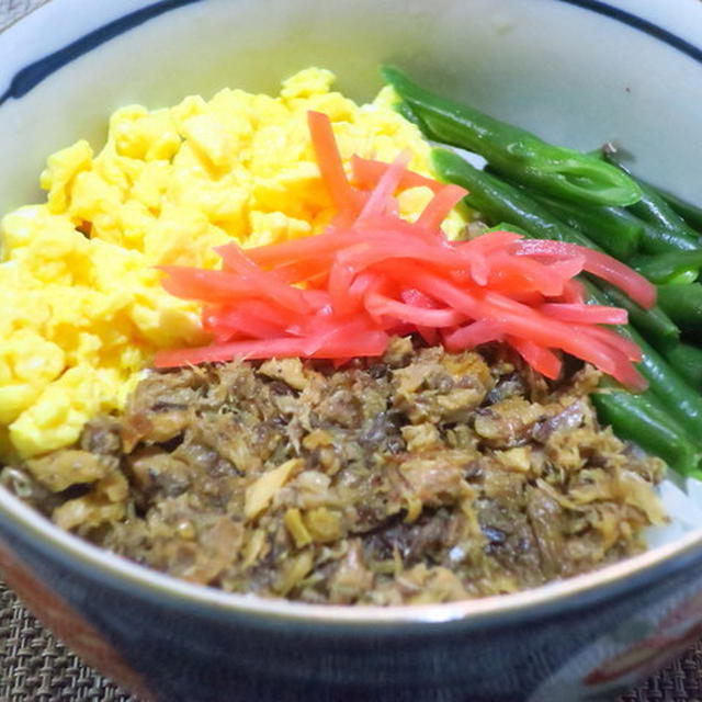 鯖そぼろの三色丼